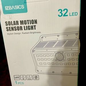 Solar motion sensor light